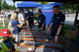 policyjny piknik na Wyspie Młyńskiej