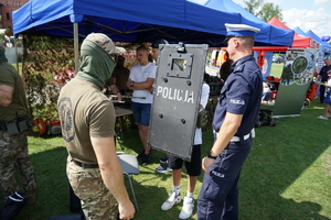 policyjny piknik na Wyspie Młyńskiej