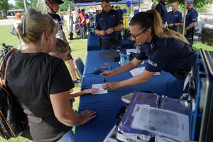 policyjny piknik na Wyspie Młyńskiej