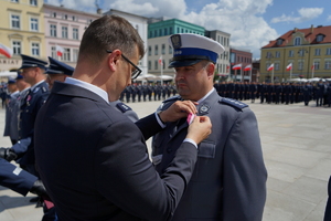 wręczanie odznaczeń policjantom oraz wyróżnionym gościom