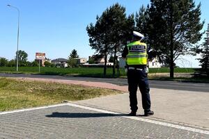 Policjanci ruchu drogowego podczas działań na drogach