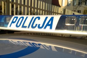 Napis policja na samochodzie