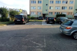 Parking, z którego auto ruszyło