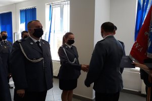 Policjanci podczas uroczystej zbiórki