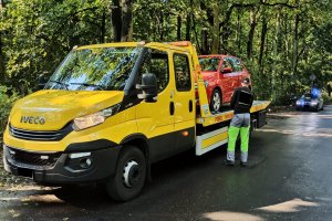 Pomoc drogowa na której stoi skoda fabia