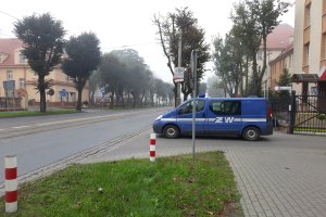 Wyjazd pojazdu Żandarmerii Wojskowej z Komendy Policji