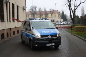 Przód radiowozu oznakowanego VW T 6