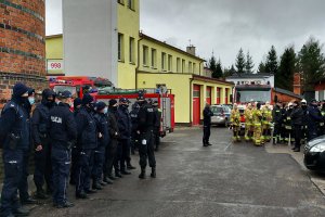 Zbiórka policjantów i strażaków