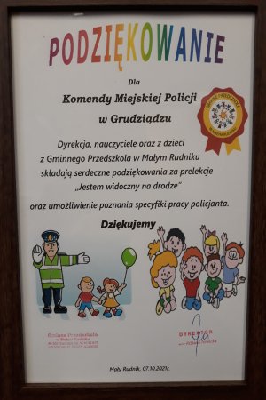 Kolorowe podziękowanie dla Komendy Miejskiej Policji za udział w spotkaniu