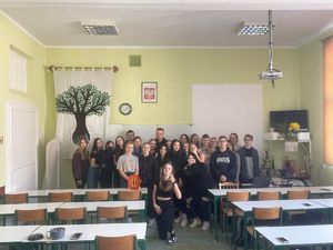 policjanci na spotkaniu z uczniami