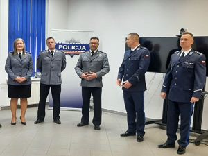 Policjanci odchodzący na emeryturę wraz z przełożonymi