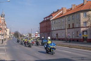 policjanci w trakcie zabezpieczenia imprezy