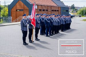 policjanci na uroczystości