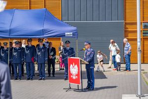 komendant Elszkowski w trakcie przemówienia