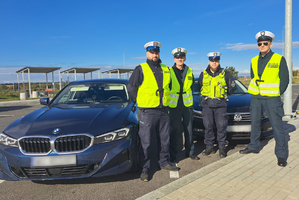 policjanci z inspektorami transportu drogowego w trakcie działań