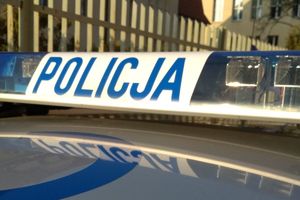 napis policja na radiowozie