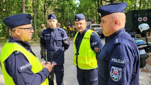 policjanci w trackie odprawy