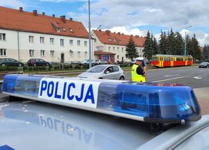 policjant mierzący prędkość