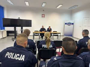 policjanci w trakcie teoretycznej części szkolenia