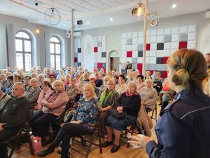 uczestnicy debaty w trakcie wykładu