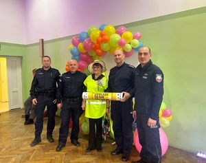 policjanci z Seniorką