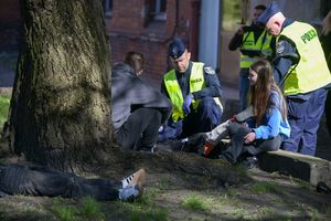 policjanci w trakcie ćwiczeń