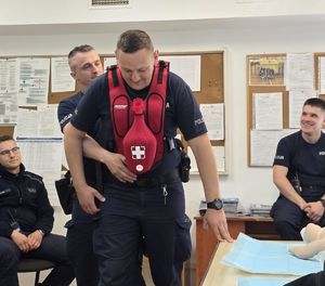 policjant w trakcie szkolenia