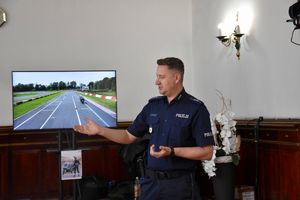 aspirant Łukasz Kowalczyk w trakcie prelekcji
