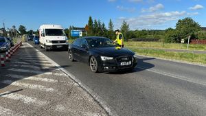 policjanci w trakcie badania trzeźwości