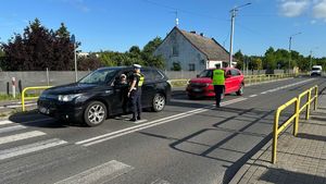 policjanci w trakcie badania trzeźwości