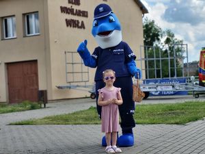 dziewczynka z polfinem
