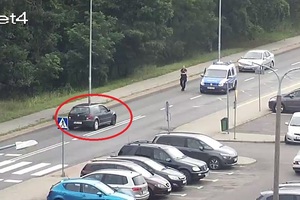 pojazd vw golf, policjantka, radiowóz,