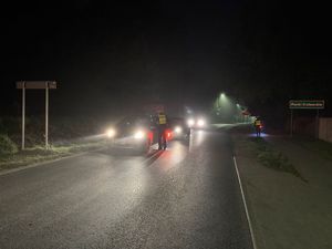 policjanci badający trzeźwość kierowców