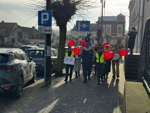 uczestnicy w trakcie marszu