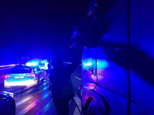 policjanci w trakcie działań na A1