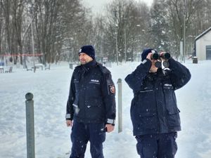 policjanci w trakcie nadzoru akwenów