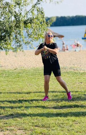 policjantka w trakcie zajęć zumby