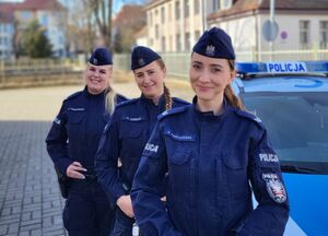 policjantka z koleżankami z rewiru