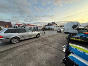 policjant w trakcie działań